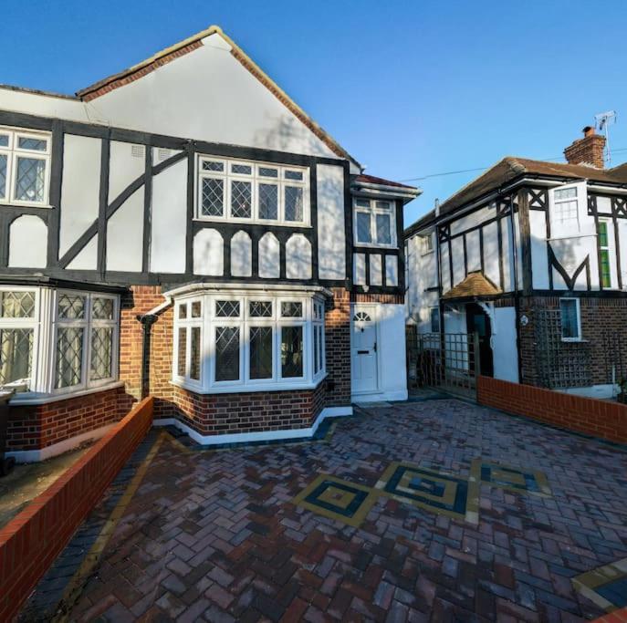 Homely & Peaceful Living Space Morden  Exterior foto