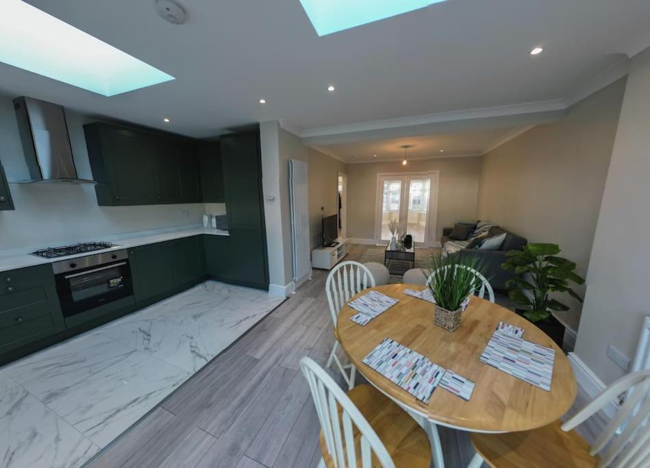 Homely & Peaceful Living Space Morden  Exterior foto